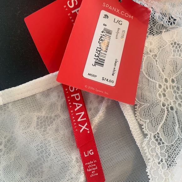 ❌sold❌SPANX “Spotlight on lace” bodysuit - Picture 2 of 5